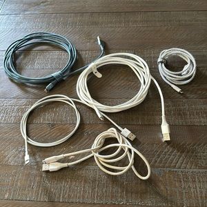 {Apple} & other iPhone lightning to USB cables 5 together